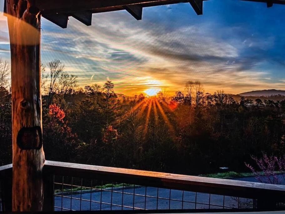 The Log Castle~Stunning Mountain Views~Hot Tub Villa Sevierville Eksteriør bilde