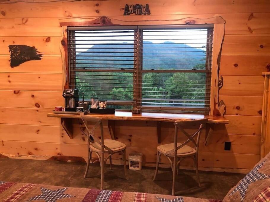 The Log Castle~Stunning Mountain Views~Hot Tub Villa Sevierville Eksteriør bilde